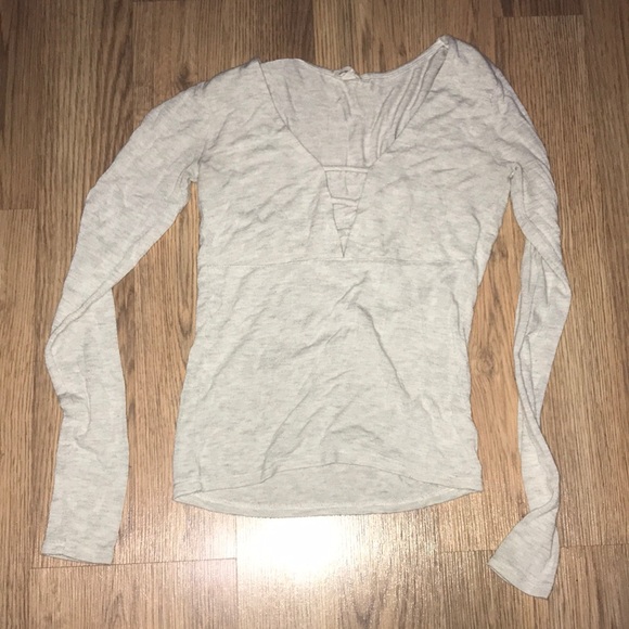 Vneck long sleeve from UO - Picture 1 of 2